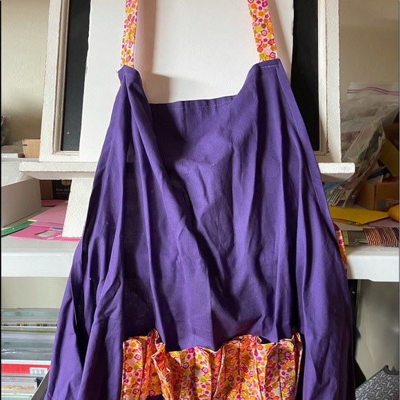 Egg apron